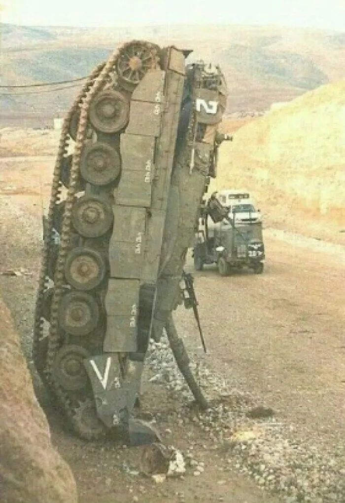 Este tanque no sabe dar la vuelta