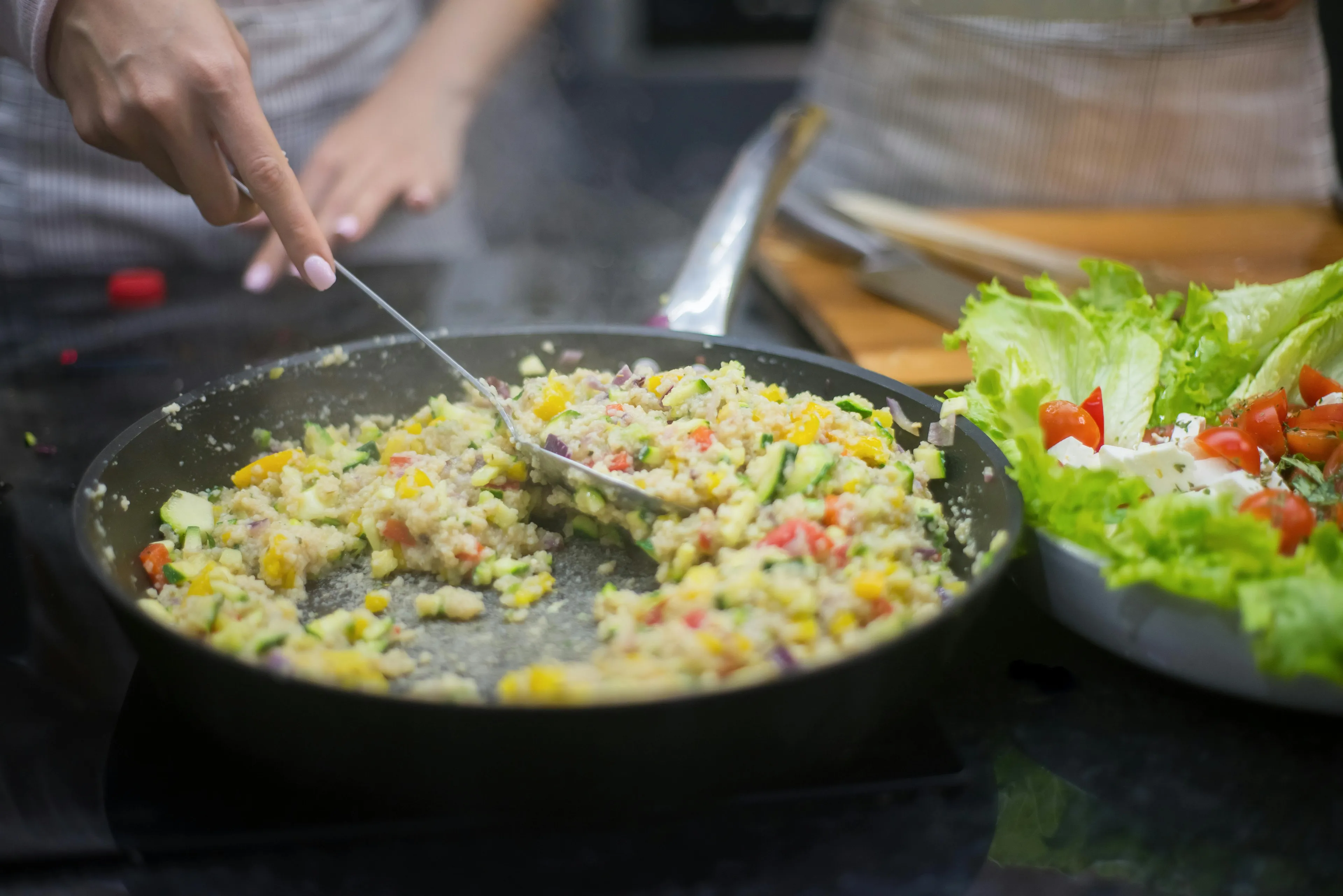 Person cooking mixed vegetable rice in a pan, demonstrating left-brain or right-brain cooking style.