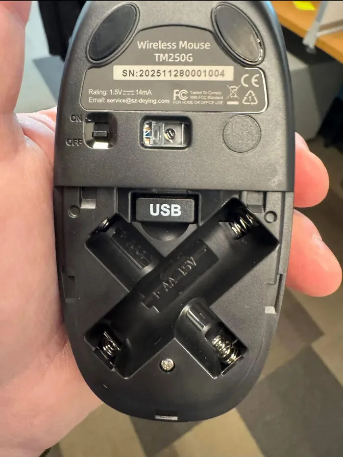 A Mouse That Can Take Both Aa And Aaa Batteries, Just Not Both At The Same Time