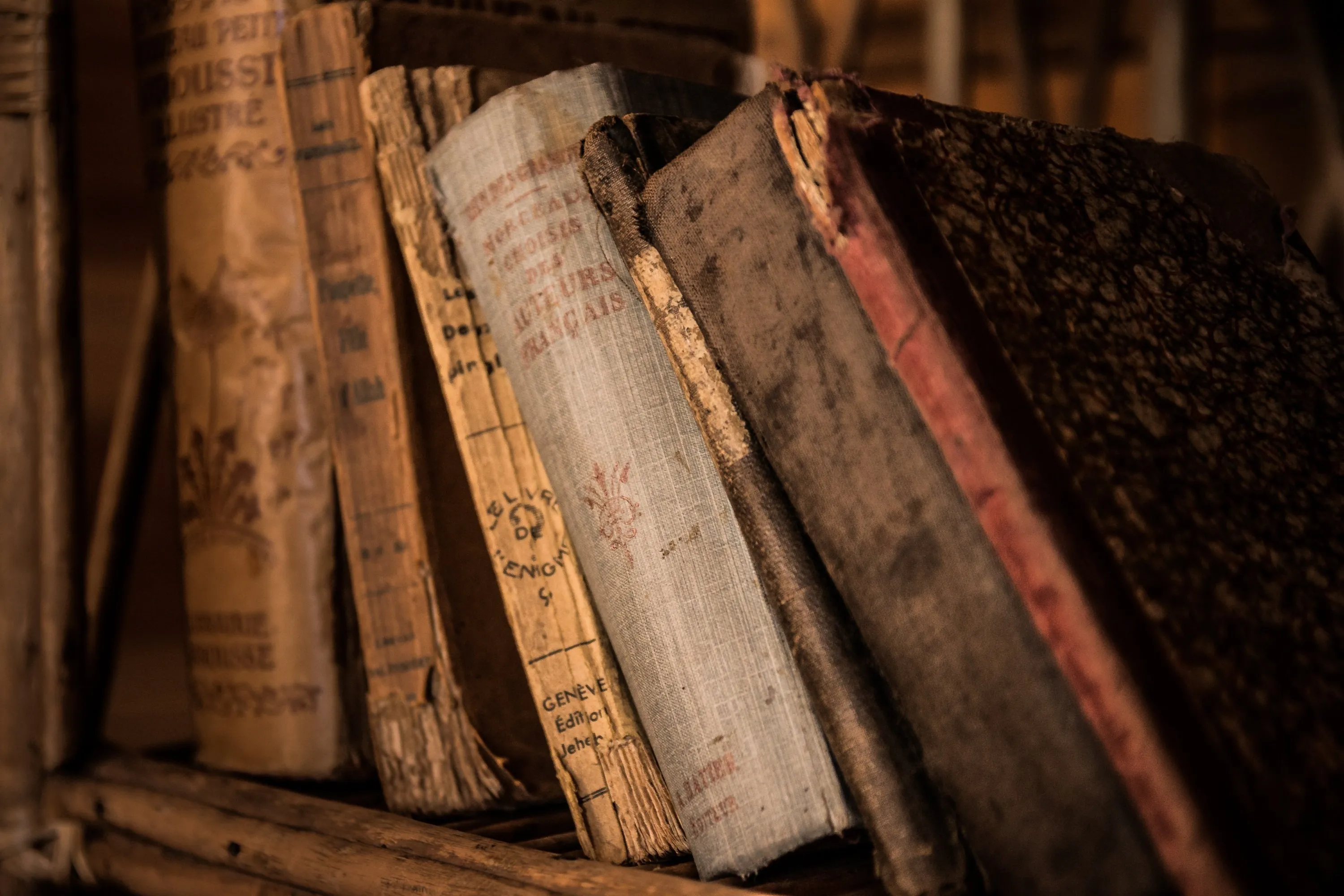 A close-up of old, worn General Knowledge books on a wooden shelf, suggesting historical events from 1789.