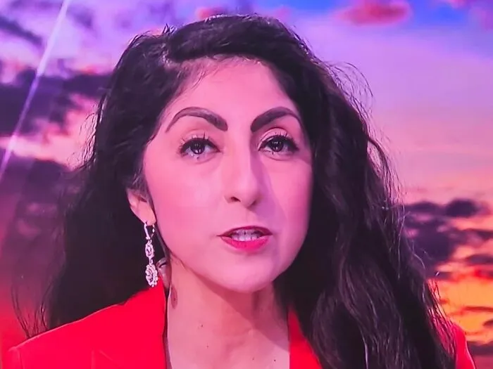 ¿Qué le han hecho a la presentadora de las noticias?
