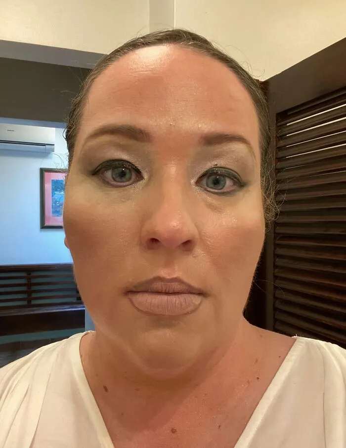 Me casé en un resort de lujo durante la pandemia, y este es el look que la maquilladora, que no es precisamente barata, le aplicó a la dama de honor.