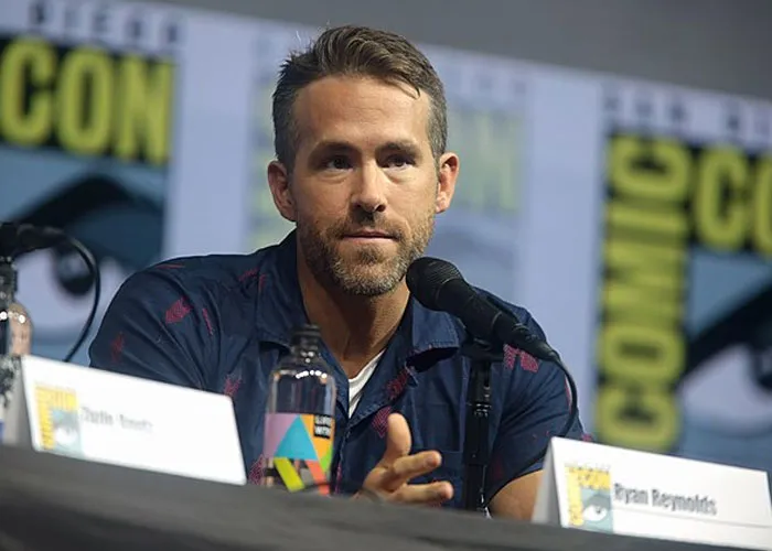 “He Told His Wife To Shut Up”: 43 Celebs Who Acted Like Jerks In Public Places