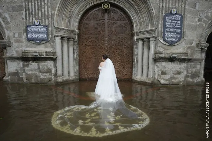 Asia-Pacific And Oceania, Stories: Wedding In The Flood By Aaron Favila, Associated Press