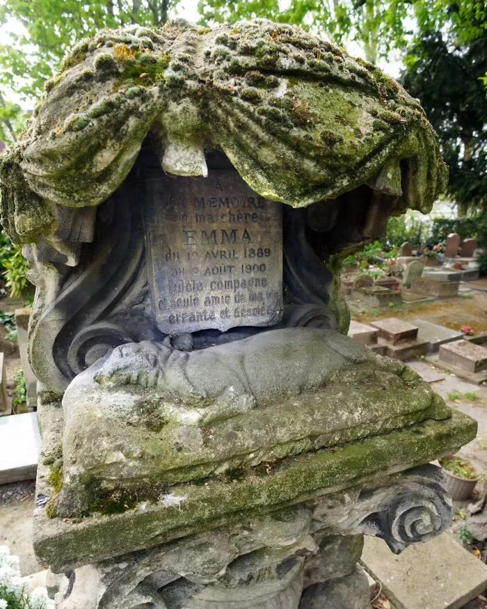 This Photographer Explored Pet Cemeteries Worldwide, Capturing 23 Touching Images Of Pet Graves (New Pics)