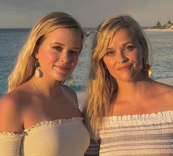 Reese Witherspoon y Ava Phillipe