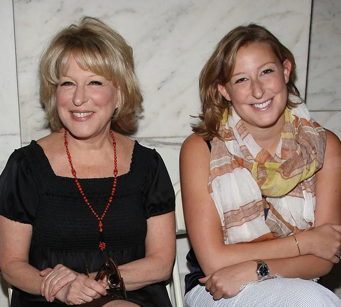 Bette Midler y Sophie Von Haselberg