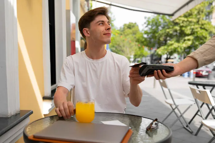 35 Locals Open Up About Which Weird Habits Of Tourists Enrage Them The Most