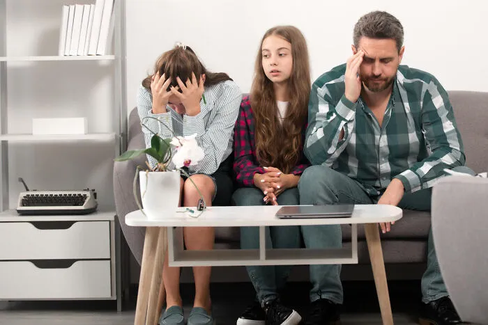 Folks Online Share 30 Honest Responses About Having A Famous Person In The Family