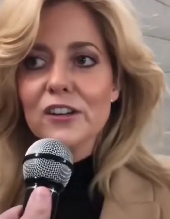 Charlotte Awbery Sang "Shallow" On The Subway And Went Viral