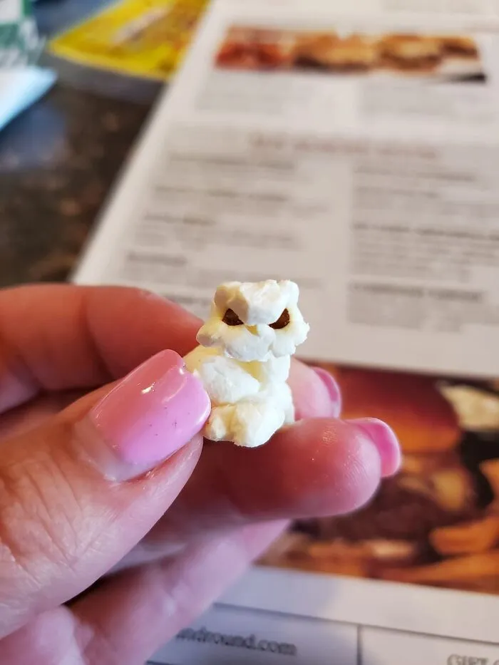 This Page Shared 60 Strange Moments When People Saw Faces In Everyday Things (New Pics)
