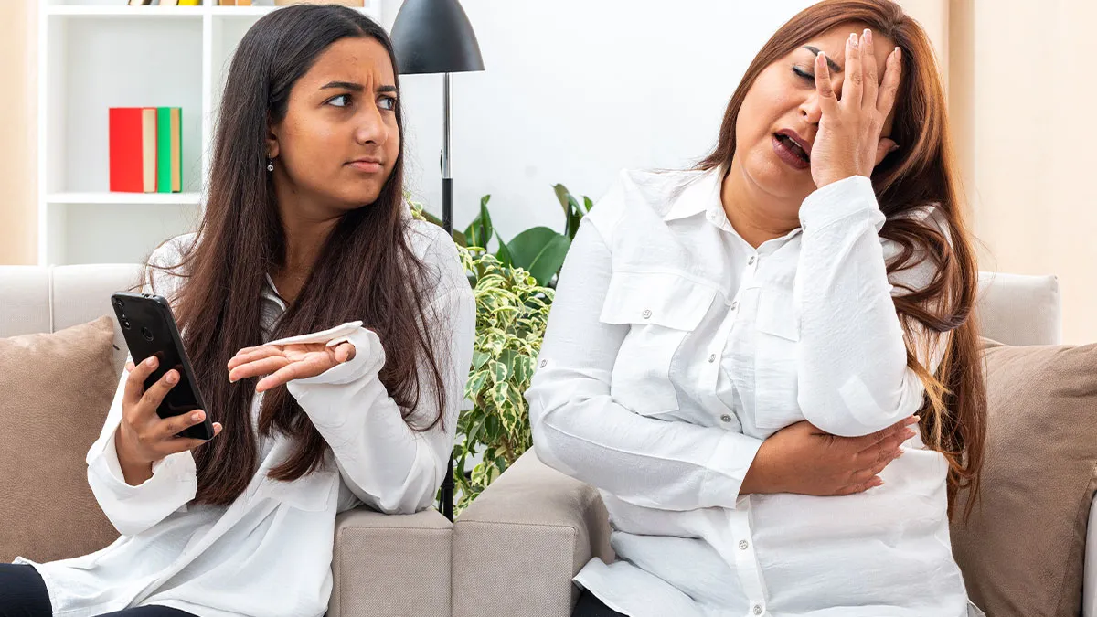 Teen Makes Mom Cry After Pointing Out She Grew Up In A 10-Bedroom House With Servants, Not A Shack