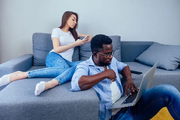 100 Wild Ways People Accidentally Found Out Their Partner Was Cheating