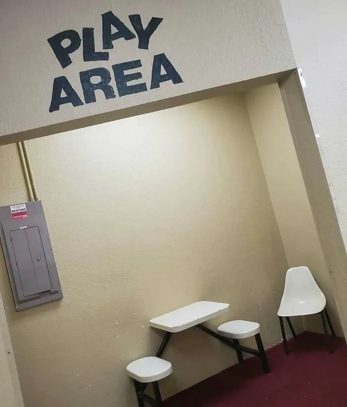 49 Photos So Wrong They're Almost Right: A Collection Of Truly Cursed Images