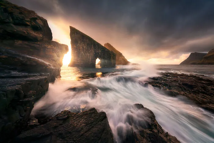 This Photographer Captured 48 Breathtaking Landscapes From Mountains, Coasts, And Night Skies