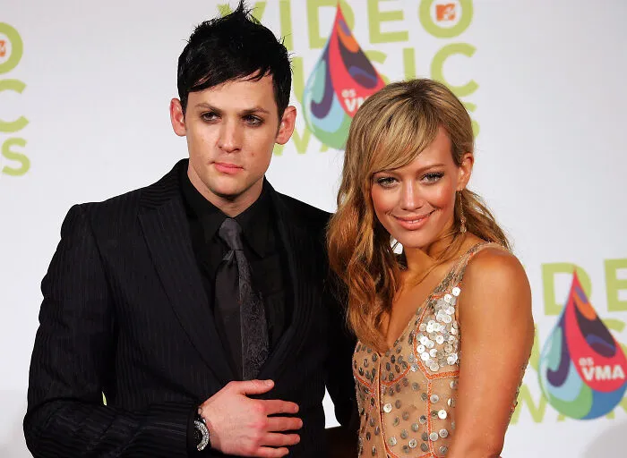 Joel Madden salió con Hilary Duff cuando él tenía 25 años y ella 16