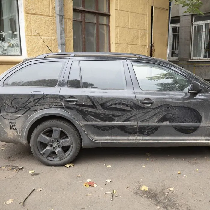 Owners Of Dirty Trucks Find Their Cars “Vandalized” By This Artist, And Your Vehicle May Be Next (40 New Pics)