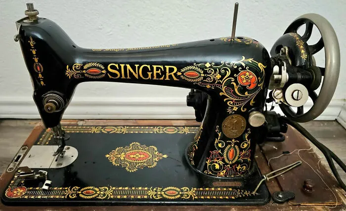 Bought A Locked Box For $4, Found A (Beautiful) Sewing Machine Inside