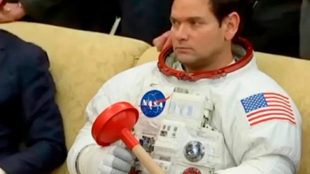 "Out Of This World": 34 Memes That Perfectly Capture The Artemis II Toilet Mishap