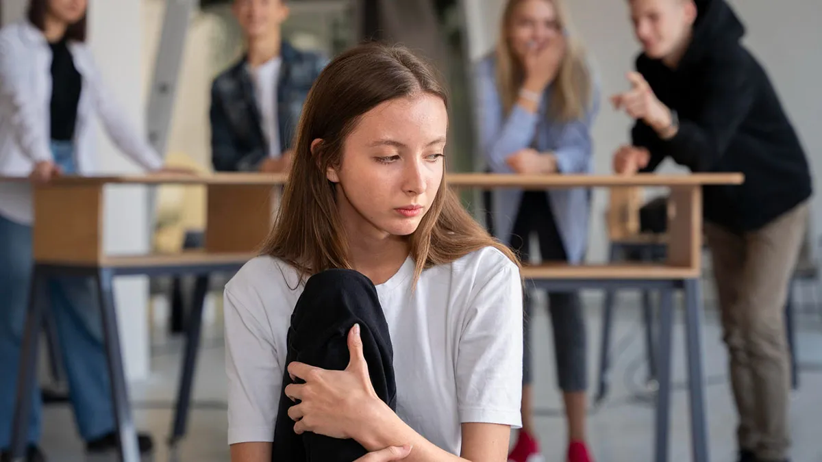 Lady Runs Into Mean School Bully Decades Later, Throws A Fit After Realizing Karma Didn’t Hit Her
