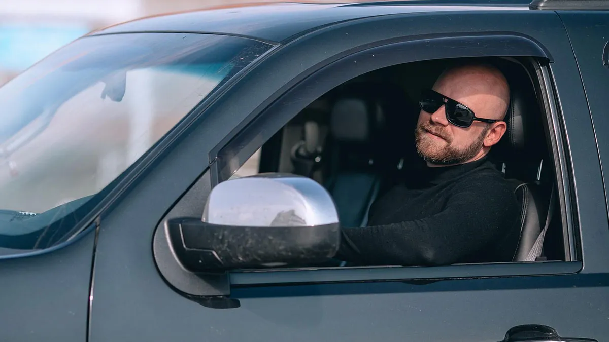 Rude Driver Keeps Using Neighbor’s Lawn, Calls Cops On Himself After Hitting An Ice-Filled “Gift”
