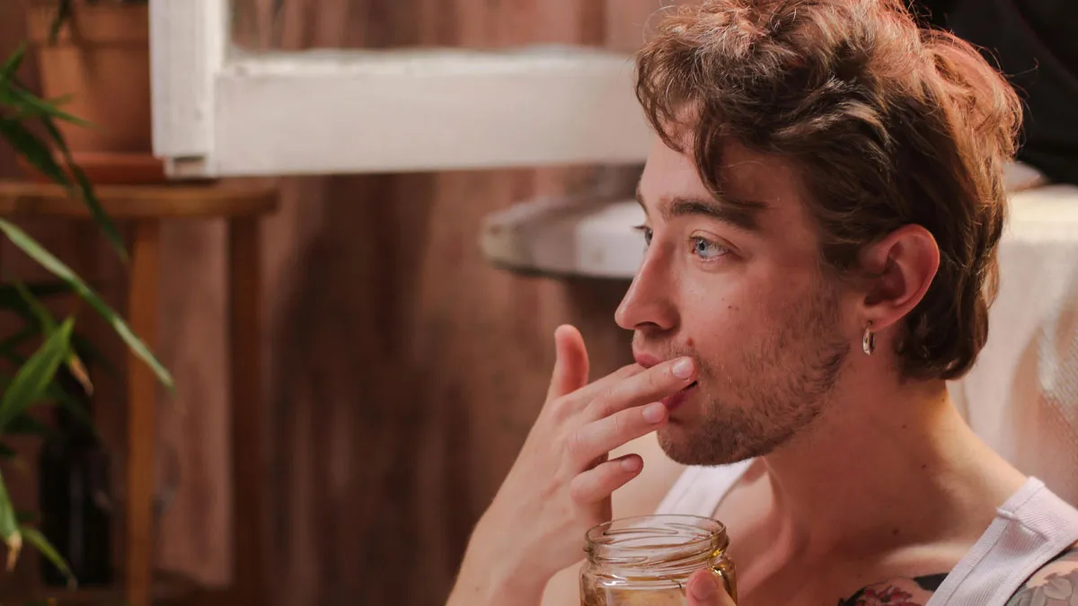 Person Asks If They Were Wrong For Not Warning Their Roommate About Their Own Honey