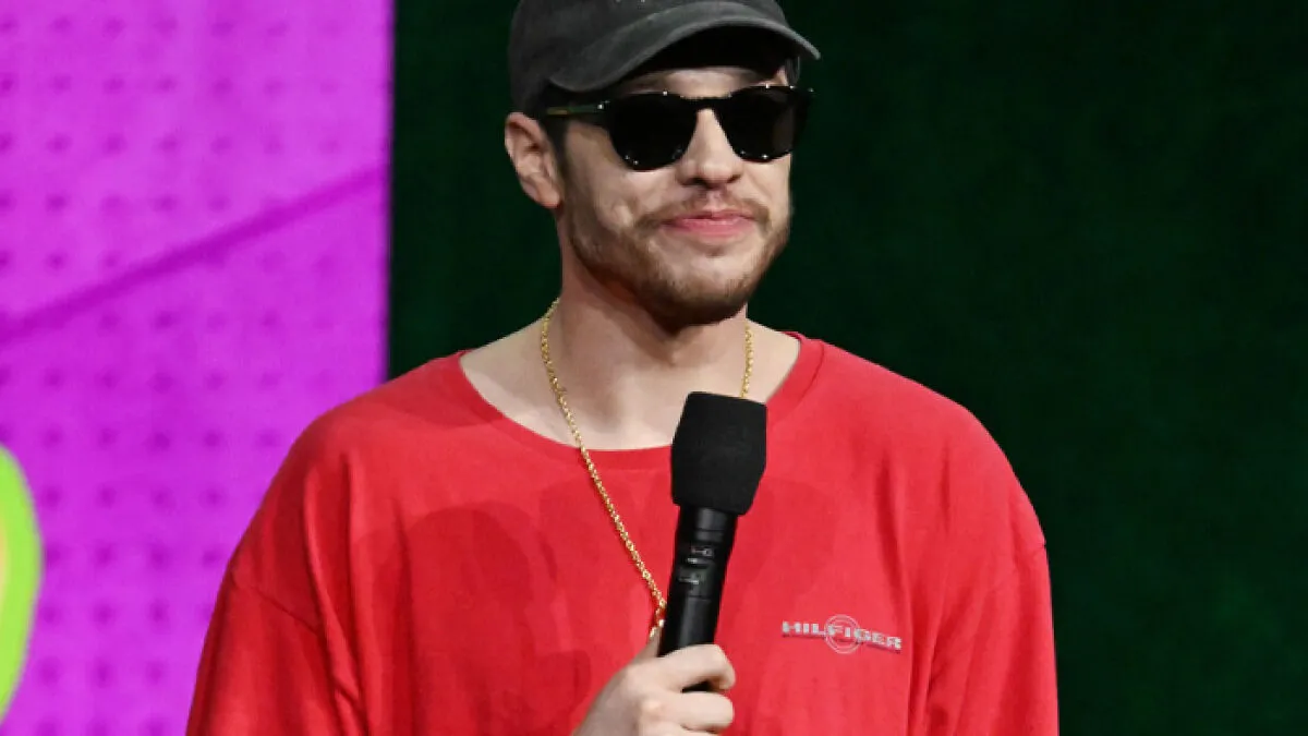 "How Does He Have $200k?": Internet Baffled After Pete Davidson Shows Off Bare Arms Following Tattoo Removal