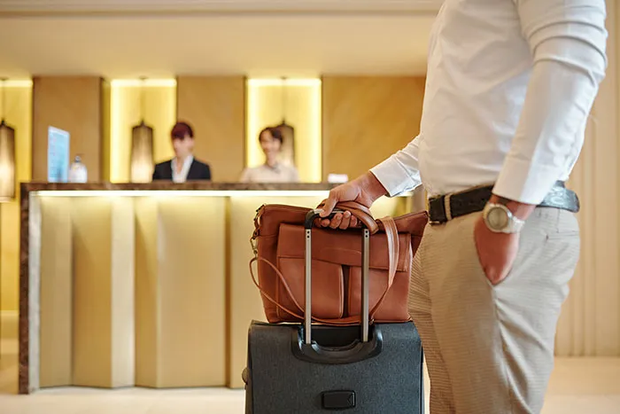 “Don’t Tell My Wife”: 55 Hotel Workers Share Guest Stories That Left Them Absolutely Speechless