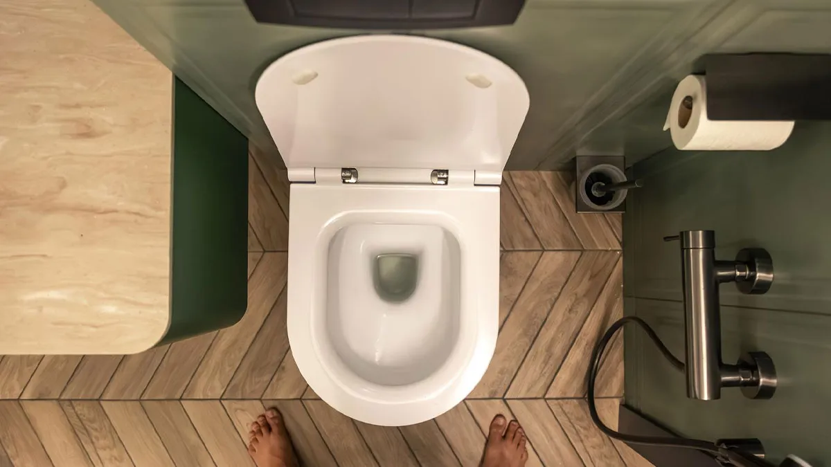 Stubborn Dad Won't Lift The Seat Even After 9YO Gets A Rash, Older Daughter Teaches Him A Lesson