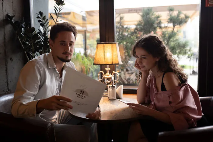 40 Gloriously Unhinged Reasons People Got Up And Left Mid-Date Without Hesitation