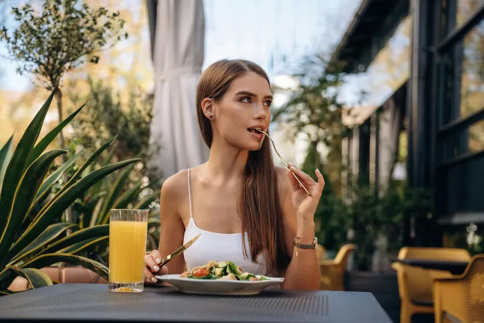 40 Gloriously Unhinged Reasons People Got Up And Left Mid-Date Without Hesitation