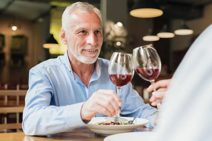 40 Gloriously Unhinged Reasons People Got Up And Left Mid-Date Without Hesitation