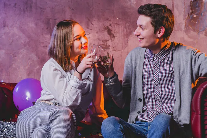 40 Gloriously Unhinged Reasons People Got Up And Left Mid-Date Without Hesitation
