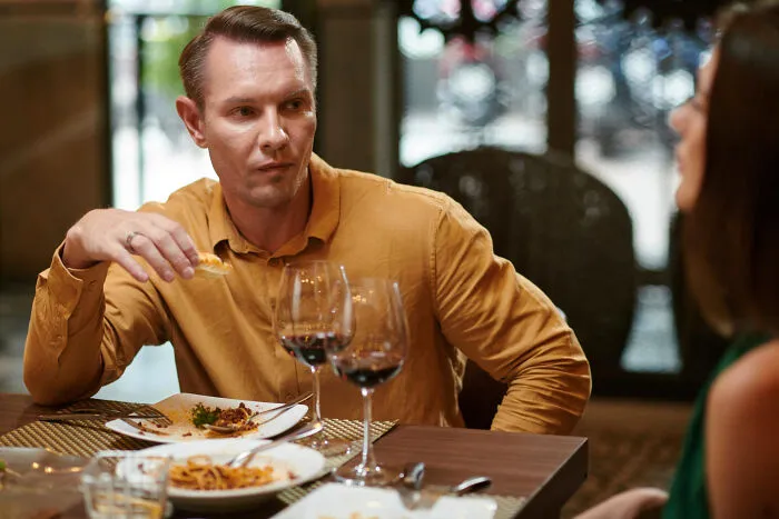 40 Gloriously Unhinged Reasons People Got Up And Left Mid-Date Without Hesitation