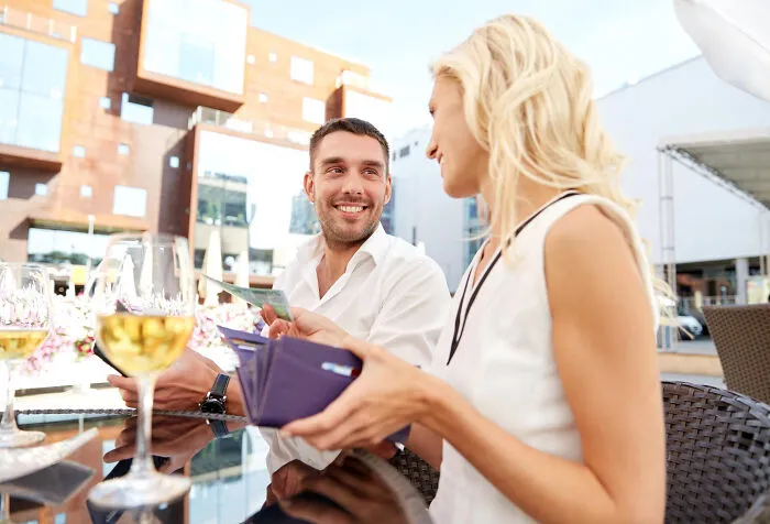 40 Gloriously Unhinged Reasons People Got Up And Left Mid-Date Without Hesitation