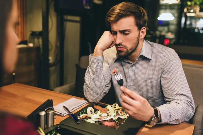 40 Gloriously Unhinged Reasons People Got Up And Left Mid-Date Without Hesitation