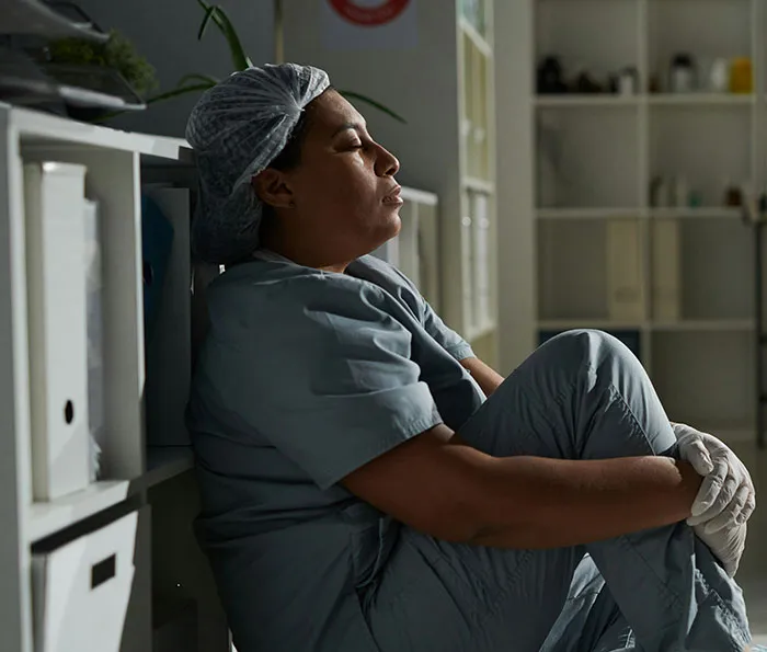 20 Trabajadores sanitarios comparten lo más horrible que han visto en algunos pacientes