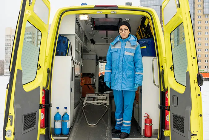 20 Trabajadores sanitarios comparten lo más horrible que han visto en algunos pacientes