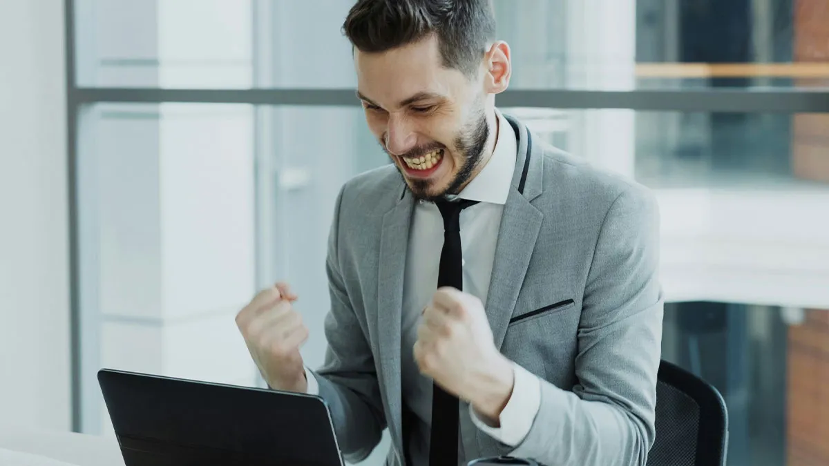 Boss Cheats On Pregnant Wife With Younger Employee, Regrets It Dearly After Furious Guy Reveals It All