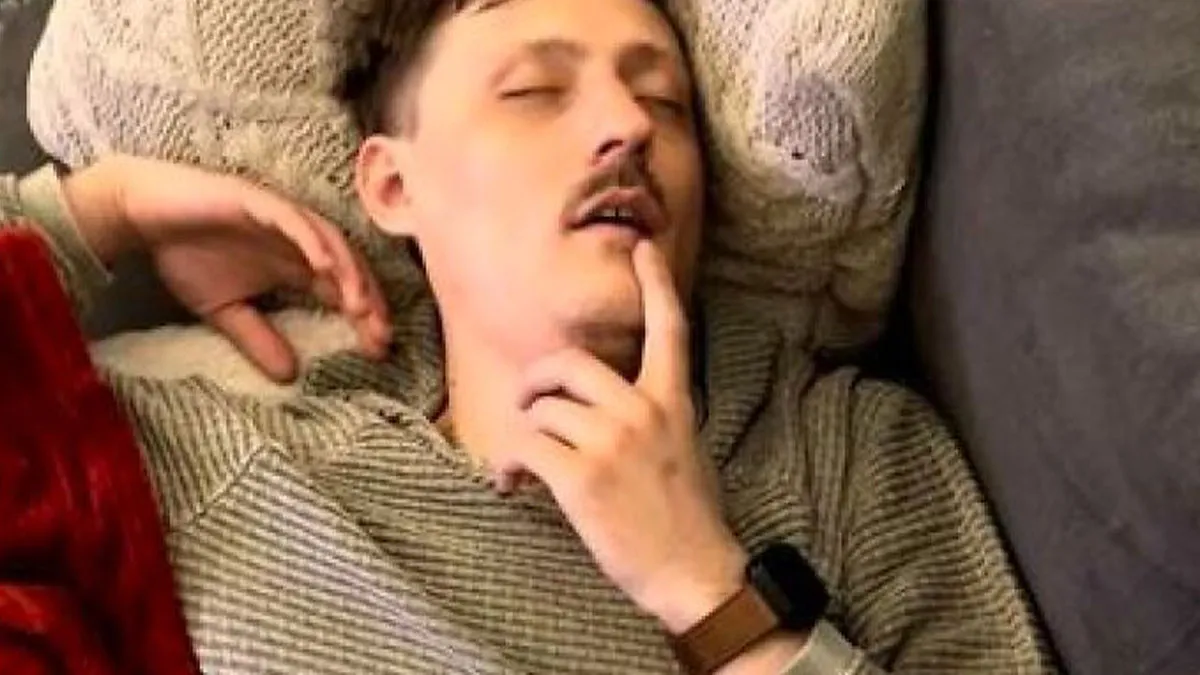 79 Times People Caught Their Partners Sleeping In Ways So Unhinged They Had To Share