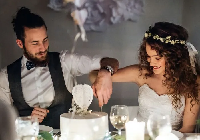 41 Times Wedding Guests Spotted Red Flags So Big They Could See Them From The Altar