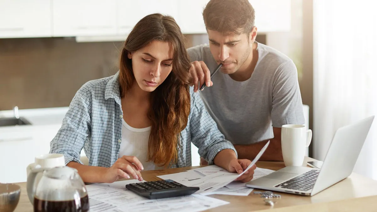 "She Actually Had $50,000": BF Pays Bills For Years, Then GF Drops Her Financial Secret
