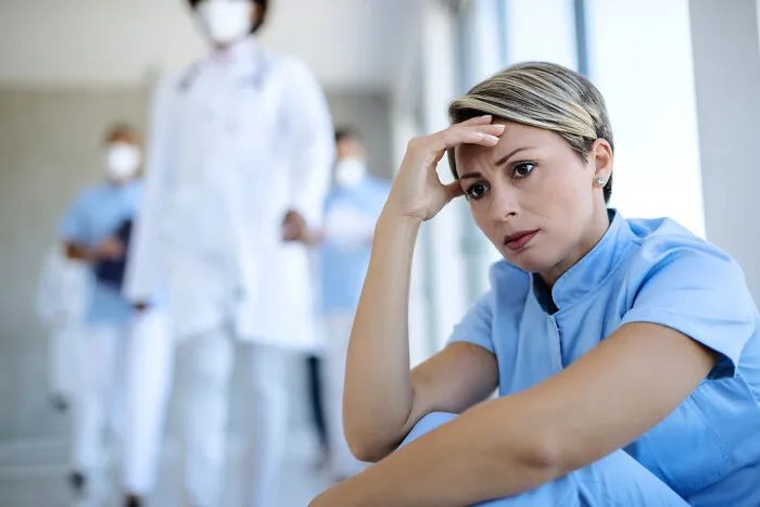 20 Trabajadores de maternidad y ginecología comparten lo peor que han dicho o hecho las parejas de sus pacientes