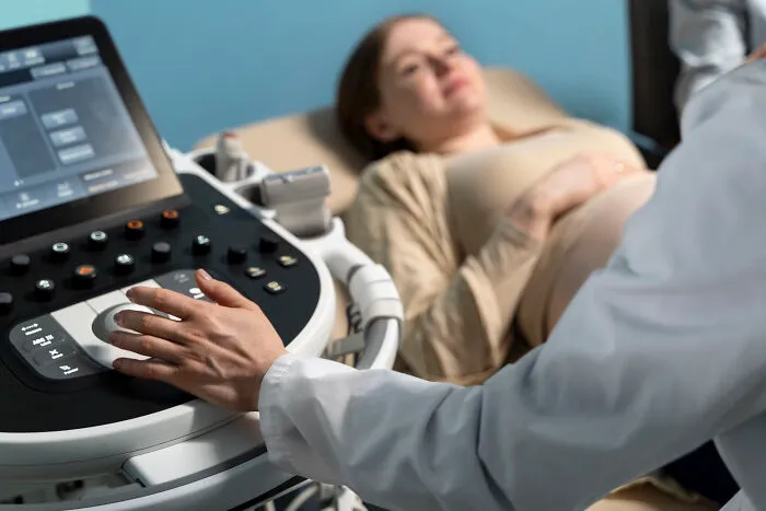 20 Trabajadores de maternidad y ginecología comparten lo peor que han dicho o hecho las parejas de sus pacientes