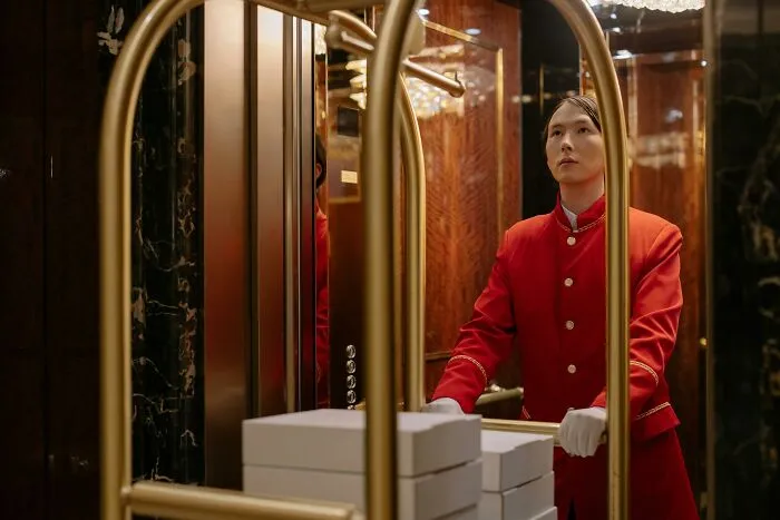 “Don’t Tell My Wife”: 55 Hotel Workers Share Guest Stories That Left Them Absolutely Speechless