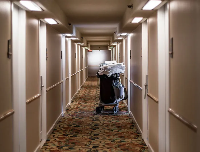 “Don’t Tell My Wife”: 55 Hotel Workers Share Guest Stories That Left Them Absolutely Speechless