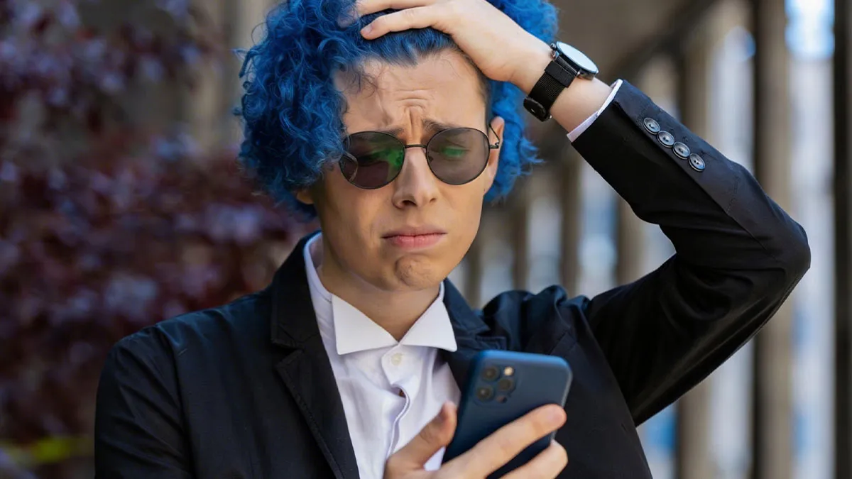 Man Gets Message From Bride Asking Him To Dye His Blue Hair, Mortified After Learning It's Her Mom