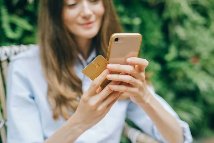20 Confesiones anónimas de esta cuenta donde la gente comparte sus secretos