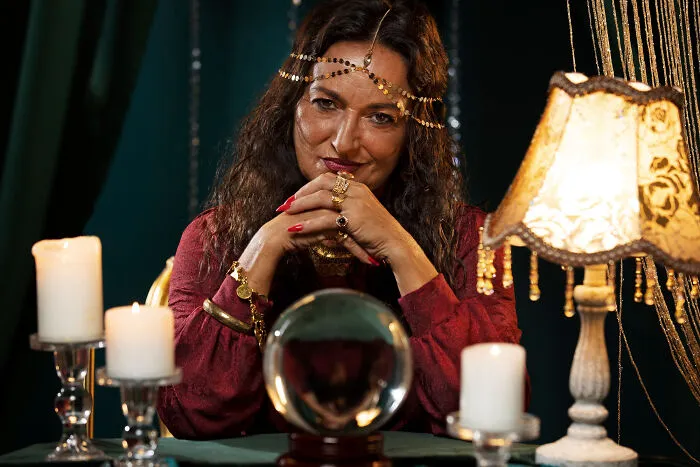 45 People Expected Insight From Psychics But Ended Up With Truly Disturbing Readings