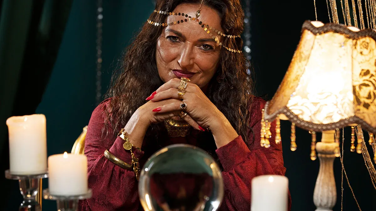 45 People Expected Insight From Psychics But Ended Up With Truly Disturbing Readings